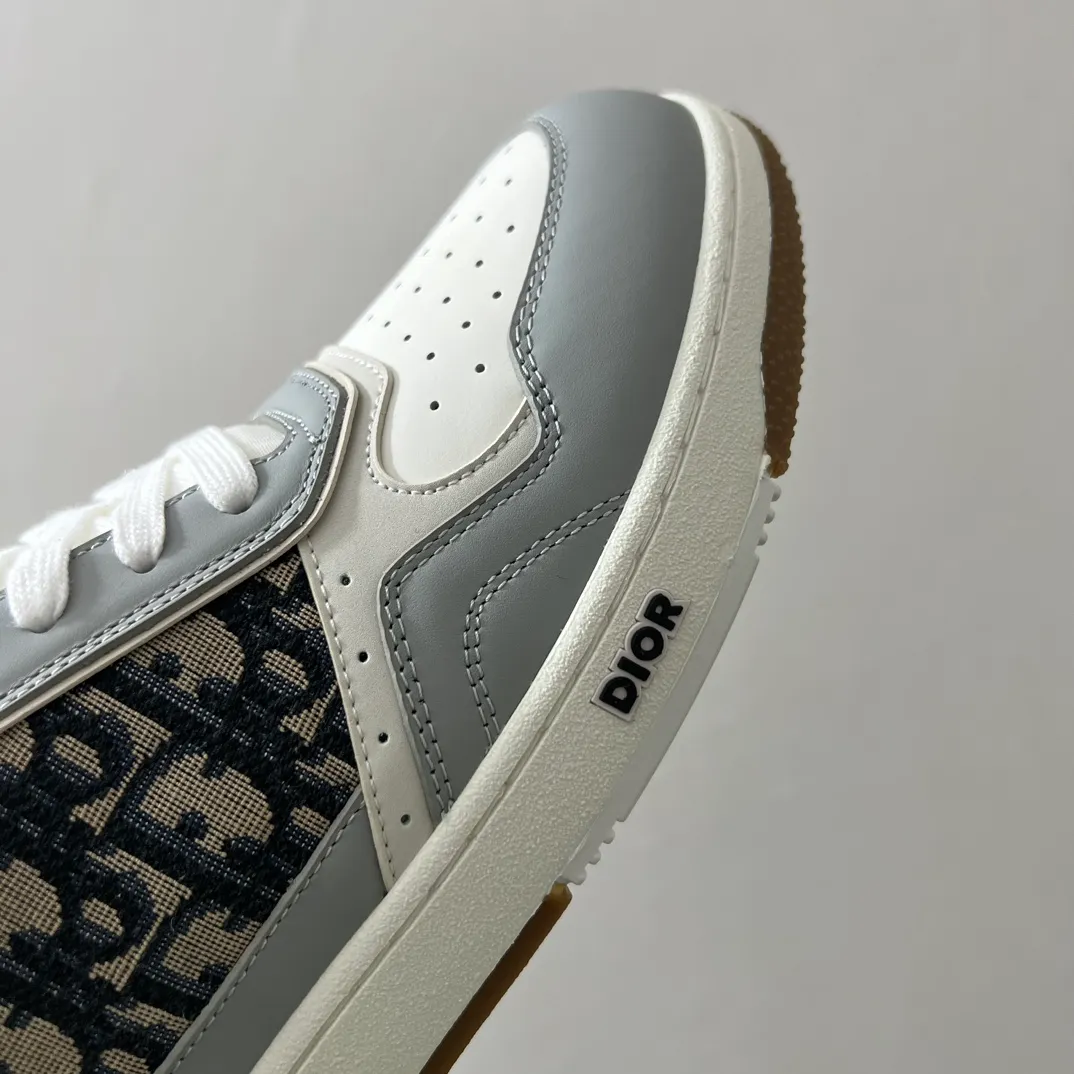 👟👟Ex-factory price 560👟👟 Men's size +10 Dior B27 series ✨2024 upgraded version purchasing agent grade ✨Super🔥sports shoes👫couple shoes. The high version 1:1 adopts oil edge lasting technology, the fabric is imported first-layer cowhide + high-tech fabric, and the inner cowhide + customized lining. TPU original engraved outsole. More than 30 colors of high-soled boots are available. Size: 35-42 for women and 38-46 for men. Bosses are welcome to compare...